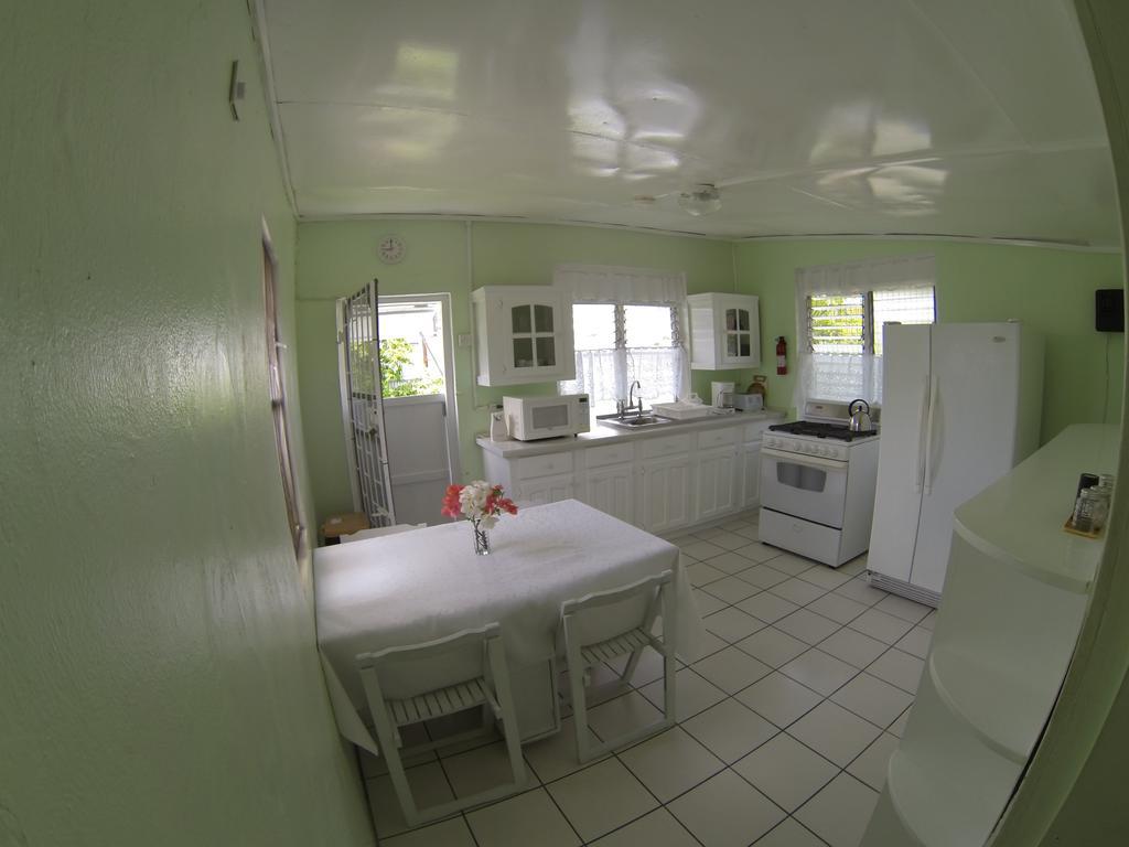 Beach Guest House Cleverdale Bridgetown Esterno foto